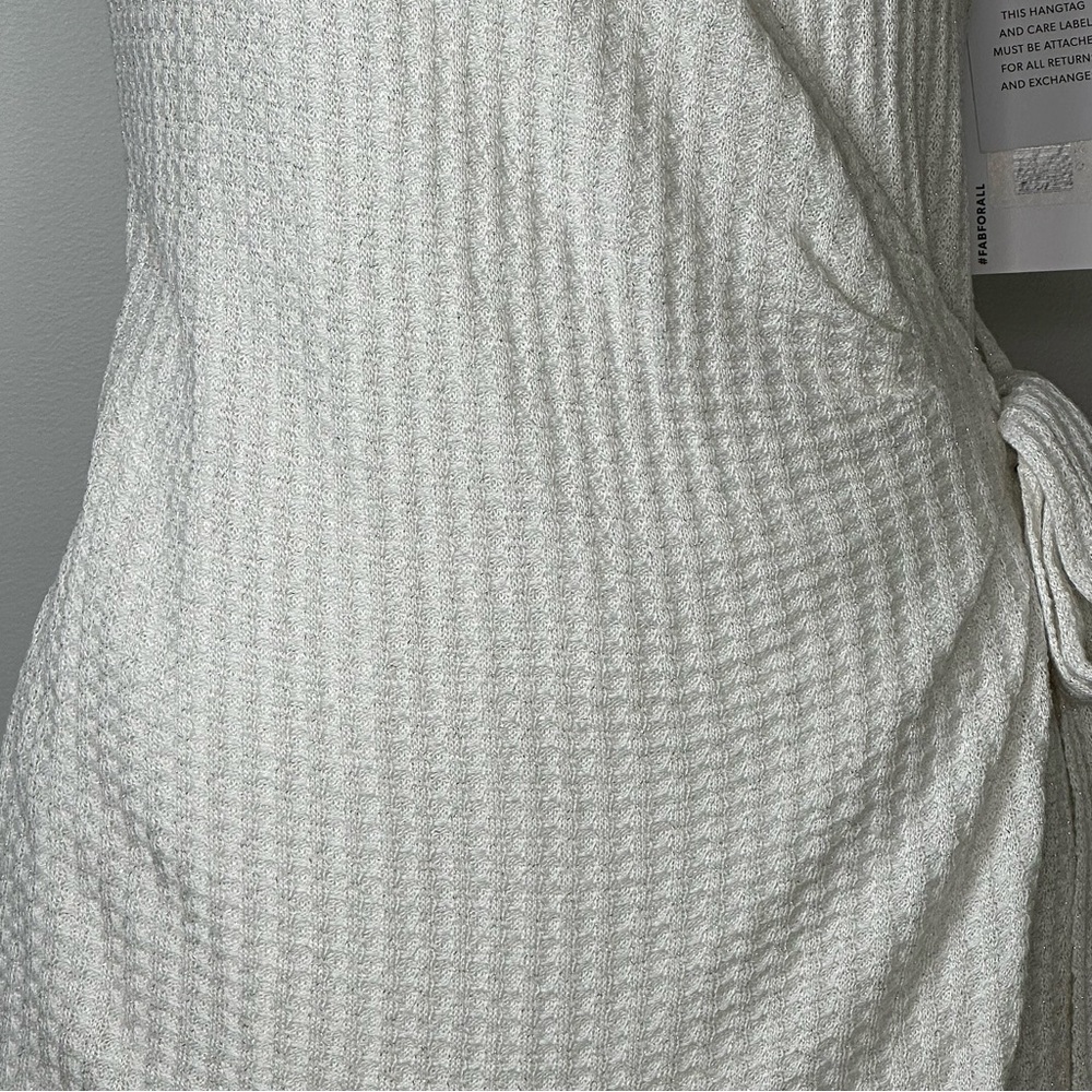 NWT JUSTFAB Sleeveless Wrap Cocktail Dress White / Silver Metallic Size Medium - Picture 6 of 11